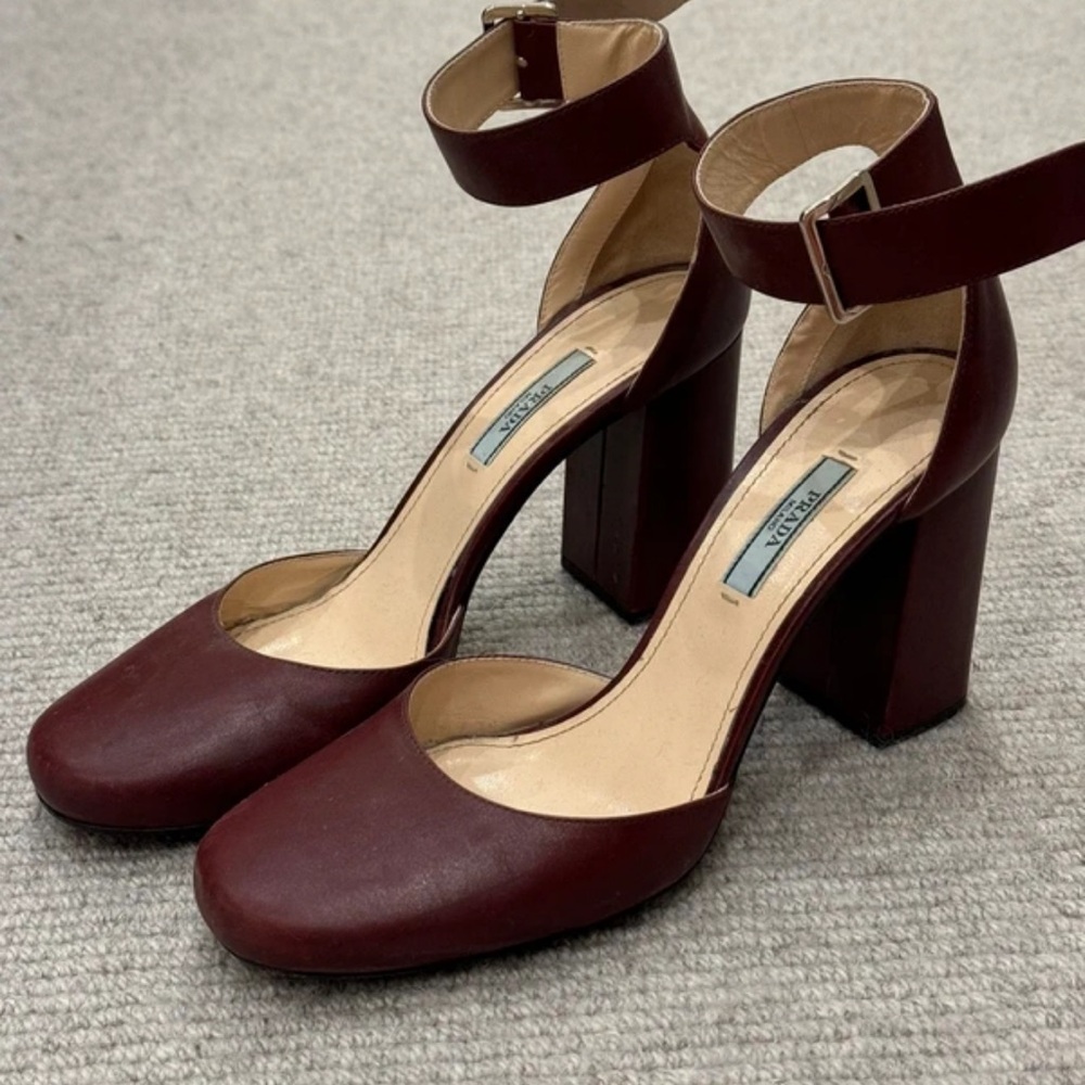 Chic Burgundy Block Heel Sandals